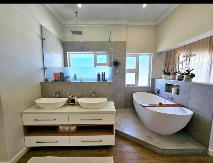 8 Bedroom Property for Sale in Selborne Eastern Cape